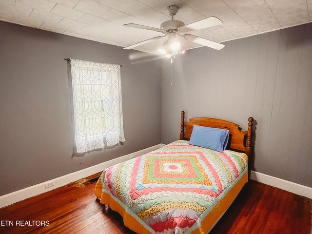 1025 Jones St, Athens, TN 37303