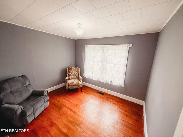 1025 Jones St, Athens, TN 37303
