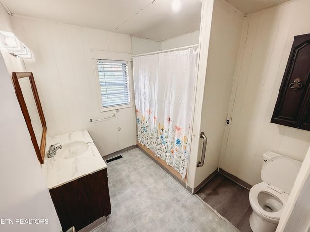 1025 Jones St, Athens, TN 37303