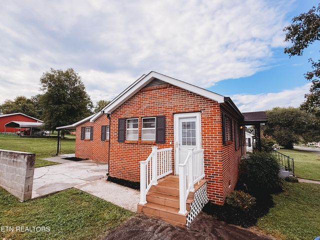 1025 Jones St, Athens, TN 37303