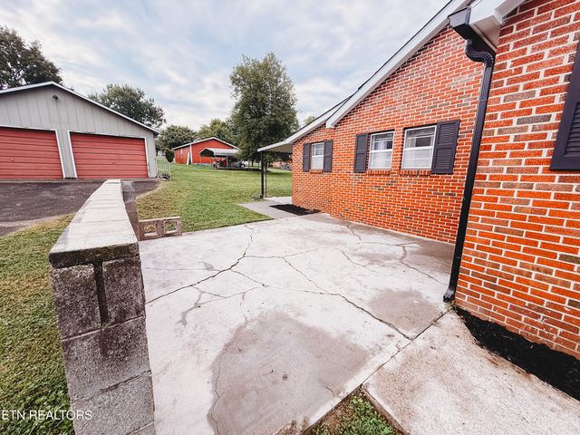 1025 Jones St, Athens, TN 37303