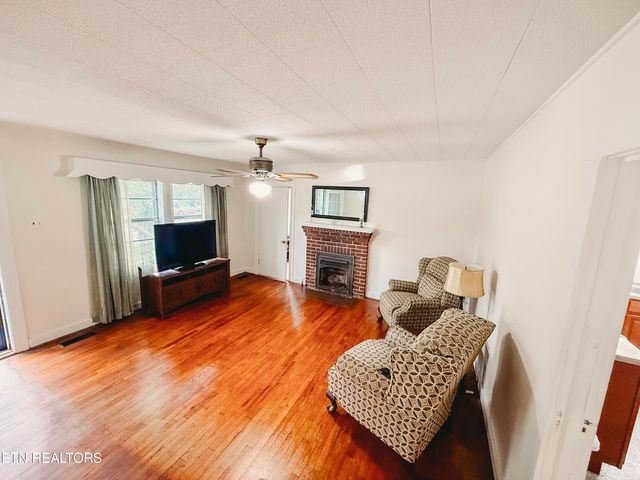 1025 Jones St, Athens, TN 37303