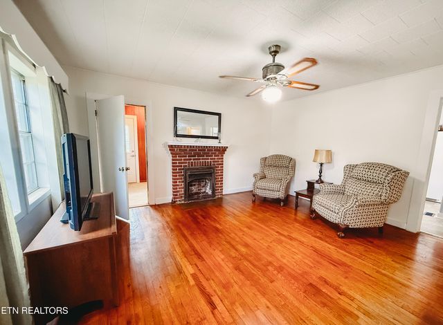 1025 Jones St, Athens, TN 37303