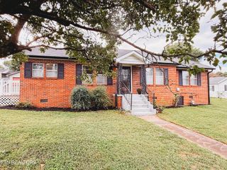 1025 Jones St, Athens, TN 37303