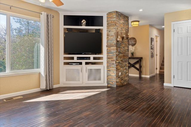 5863 Silver Saddle Dr, Hathaway Pines, CA 95233