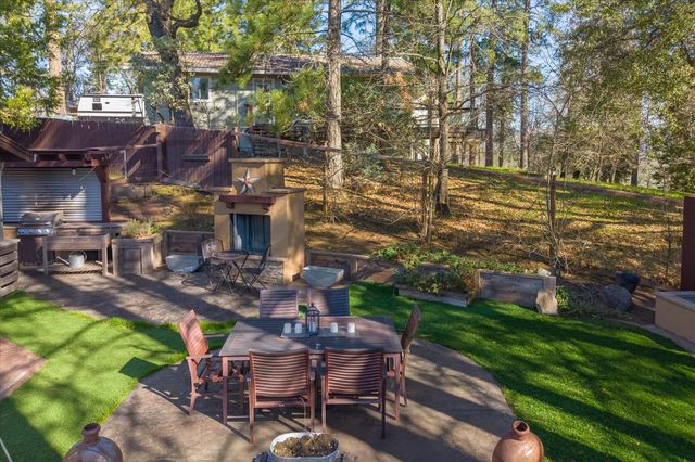 5863 Silver Saddle Dr, Hathaway Pines, CA 95233