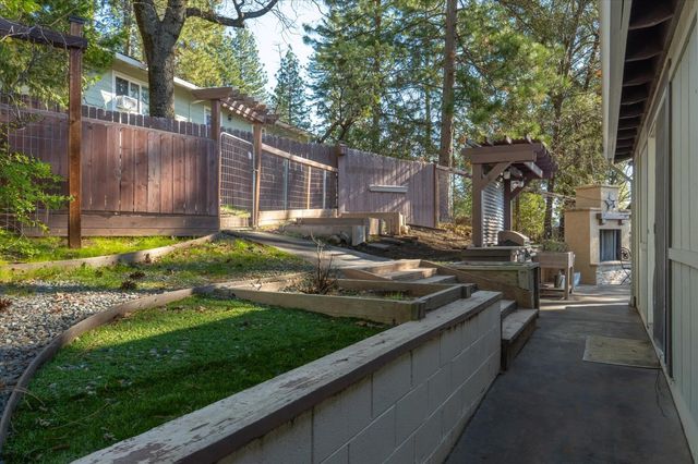 5863 Silver Saddle Dr, Hathaway Pines, CA 95233