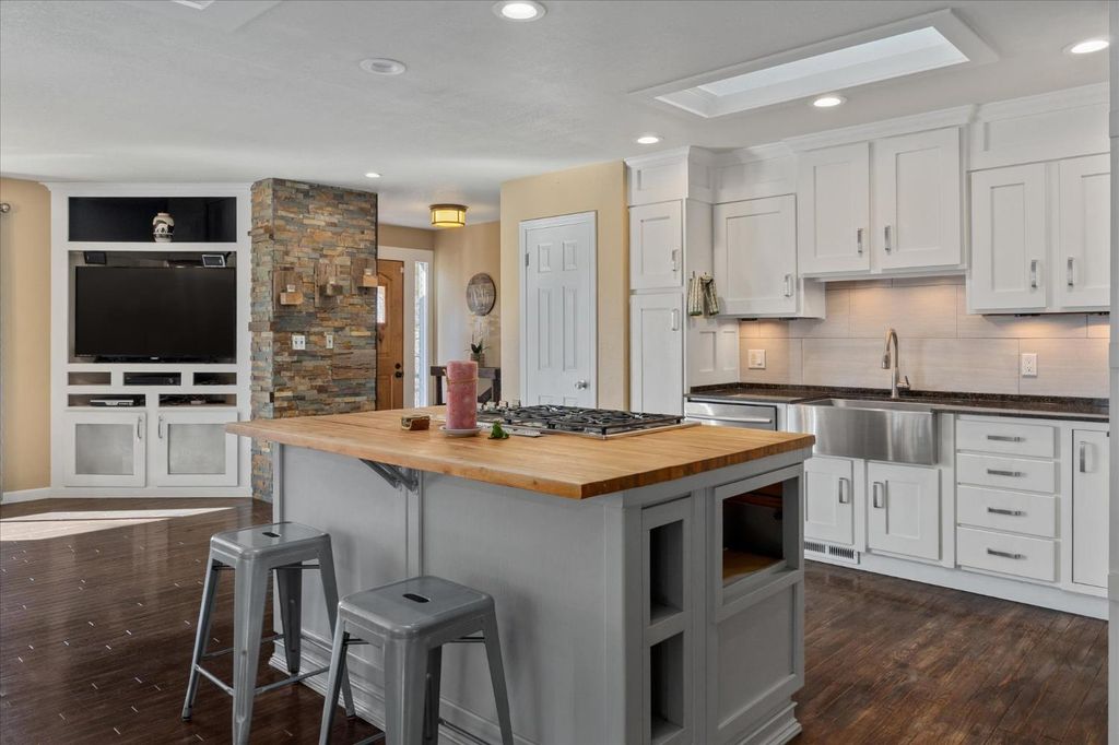 5863 Silver Saddle Dr, Hathaway Pines, CA 95233