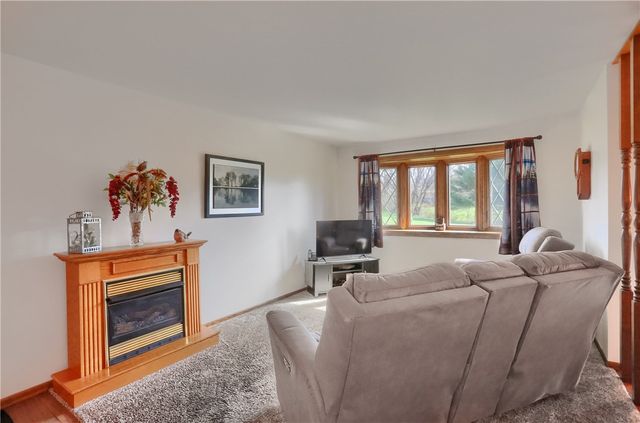 1123 Brookshire Dr, Shenango Twp, PA 16101