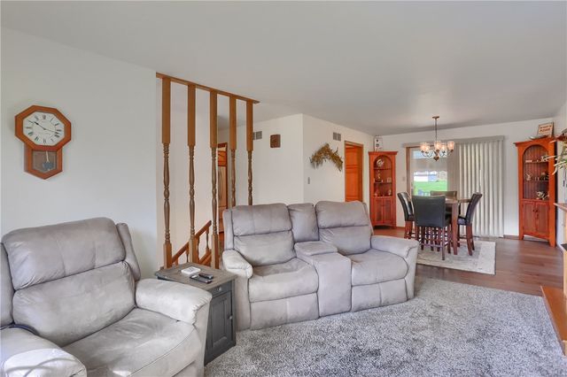 1123 Brookshire Dr, Shenango Twp, PA 16101