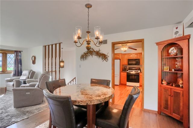 1123 Brookshire Dr, Shenango Twp, PA 16101