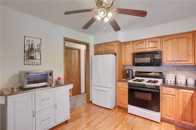 1123 Brookshire Dr, Shenango Twp, PA 16101