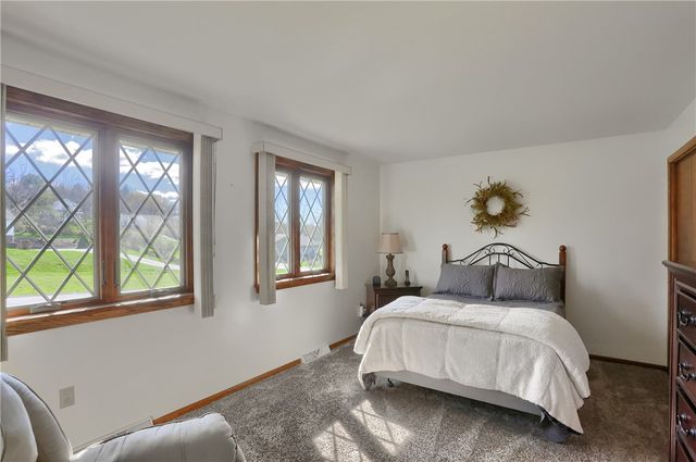 1123 Brookshire Dr, Shenango Twp, PA 16101