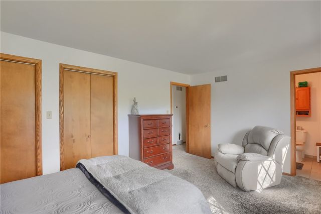 1123 Brookshire Dr, Shenango Twp, PA 16101