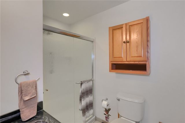1123 Brookshire Dr, Shenango Twp, PA 16101
