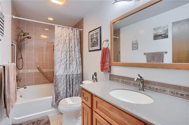 1123 Brookshire Dr, Shenango Twp, PA 16101