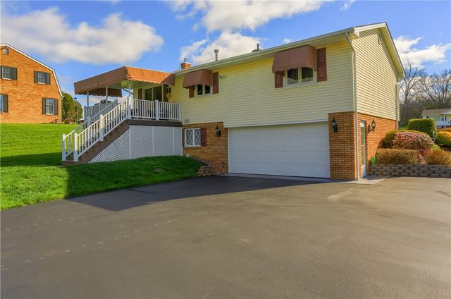 1123 Brookshire Dr, Shenango Twp, PA 16101