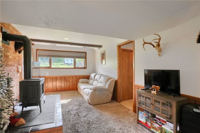 1123 Brookshire Dr, Shenango Twp, PA 16101