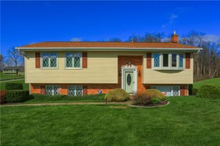1123 Brookshire Dr, Shenango Twp, PA 16101
