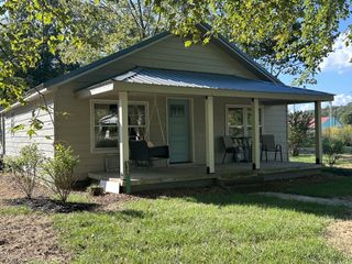 121 2nd St, Big Sandy, TN 38221