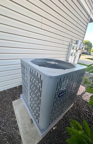 5700 Dutch Mill Court D, Hanover Park, IL 60133