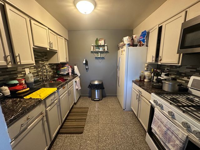 5700 Dutch Mill Court D, Hanover Park, IL 60133