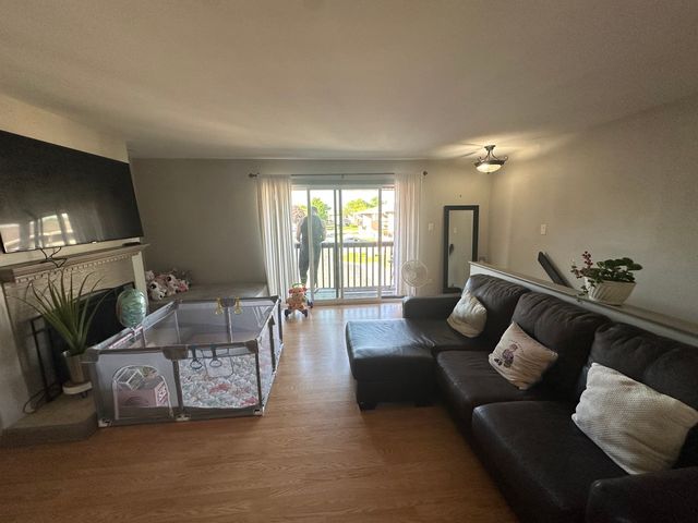 5700 Dutch Mill Court D, Hanover Park, IL 60133
