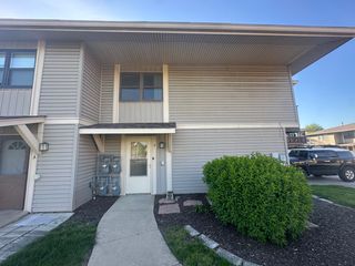 5700 Dutch Mill Court D, Hanover Park, IL 60133
