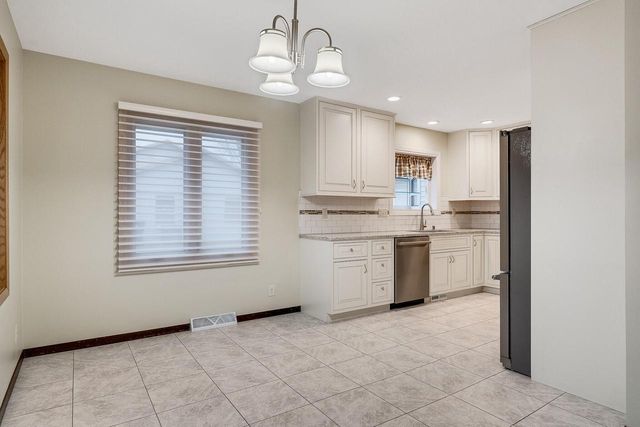 713 Hanson COURT, Onalaska, WI 54650