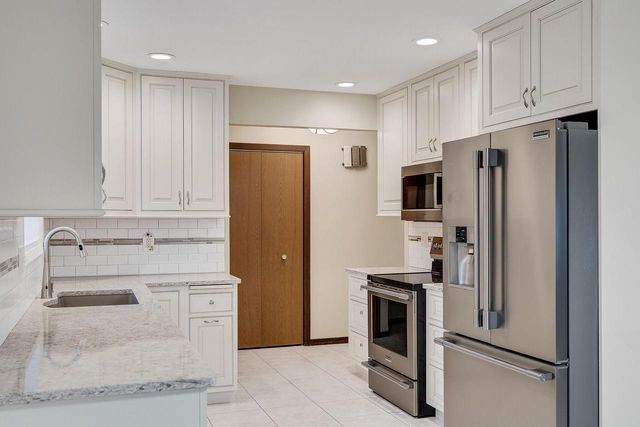 713 Hanson COURT, Onalaska, WI 54650