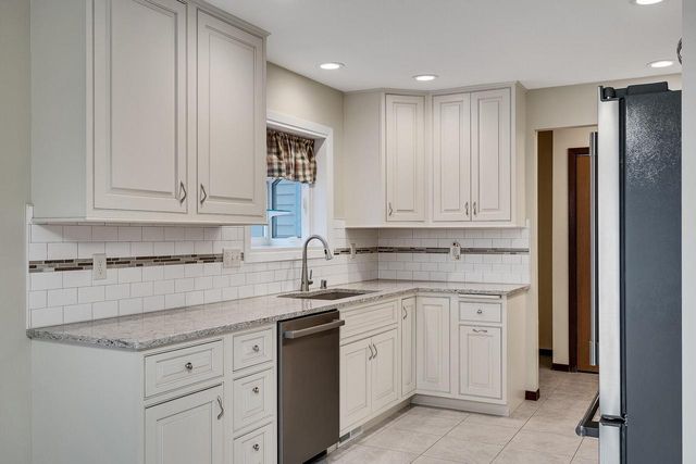 713 Hanson COURT, Onalaska, WI 54650