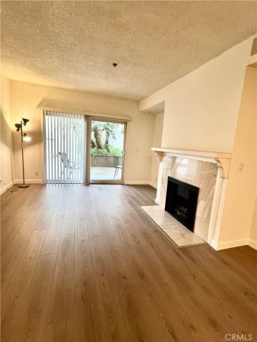 2905 Montrose Avenue 318, La Crescenta, CA 91214