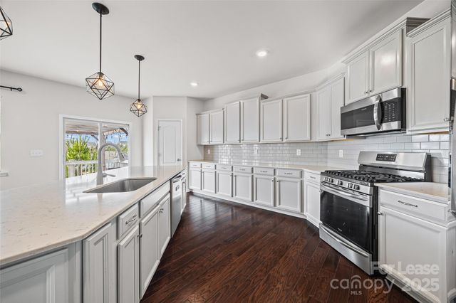 17124 Snug Harbor Road, Charlotte, NC 28278