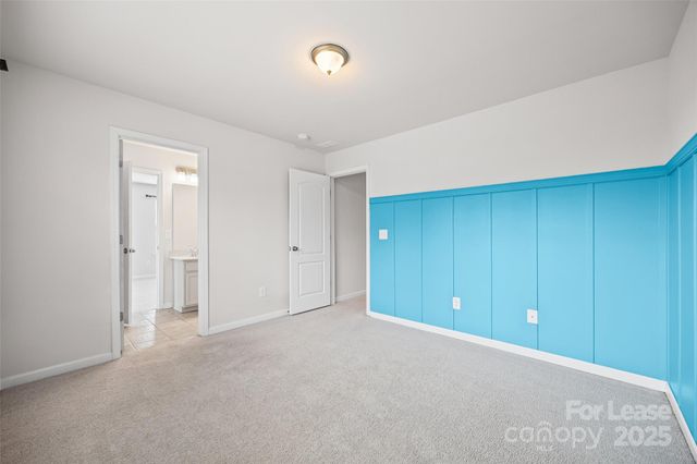 17124 Snug Harbor Road, Charlotte, NC 28278