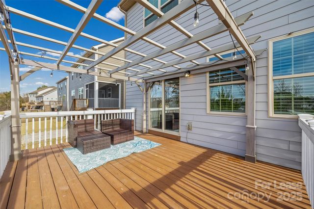 17124 Snug Harbor Road, Charlotte, NC 28278