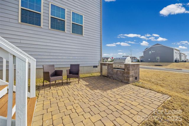 17124 Snug Harbor Road, Charlotte, NC 28278