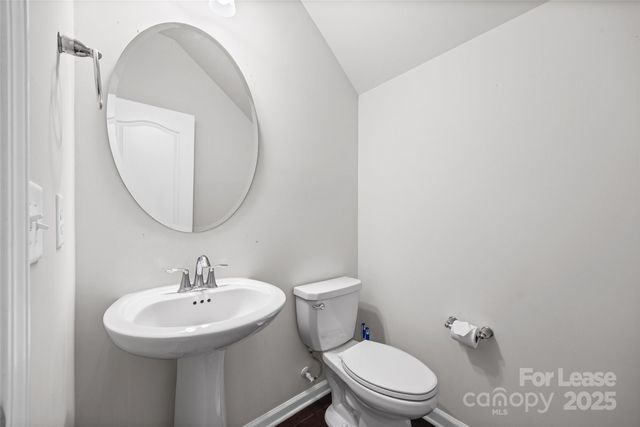 17124 Snug Harbor Road, Charlotte, NC 28278