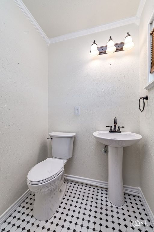 Image 11 of property listing at 510 E Riverside Ave, San Angelo, TX 76905