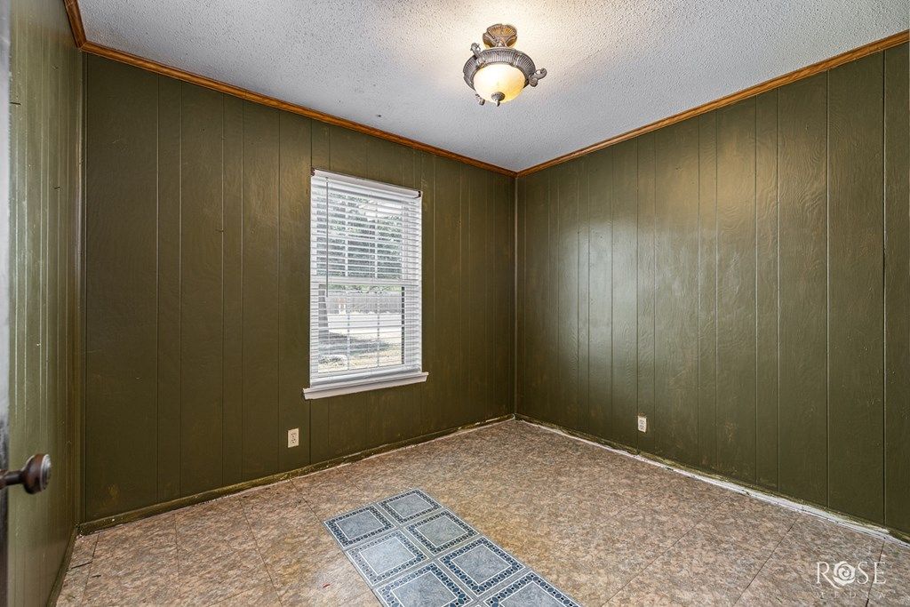 Image 12 of property listing at 510 E Riverside Ave, San Angelo, TX 76905