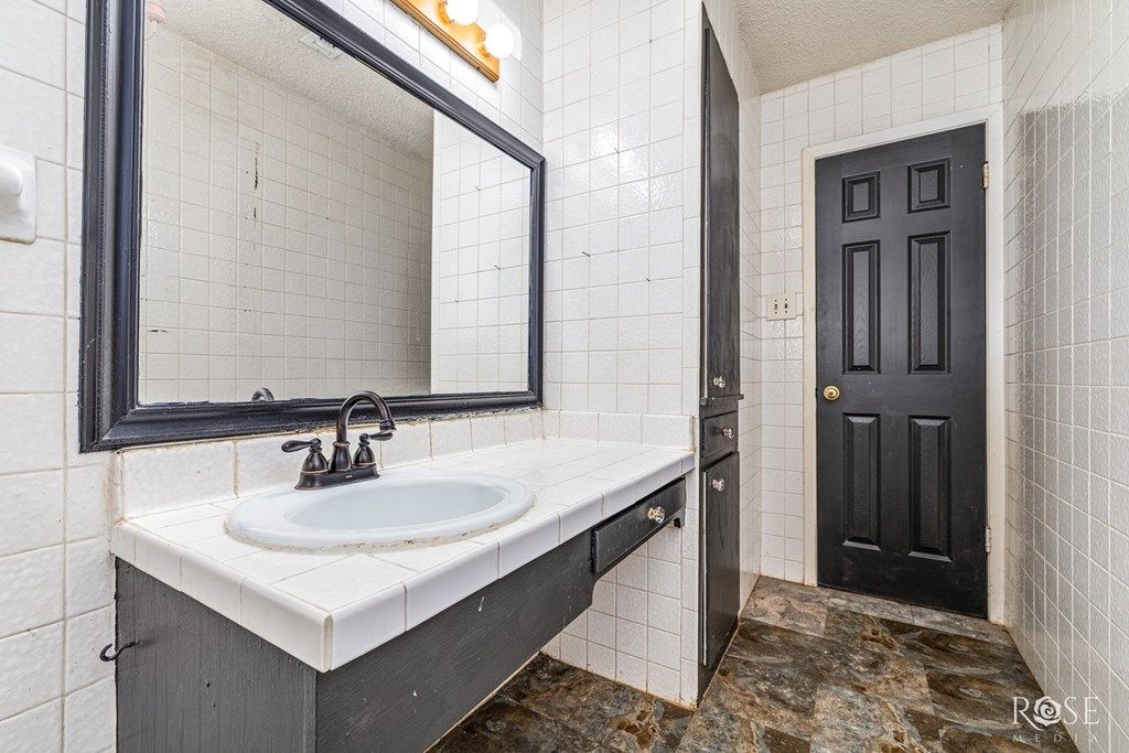 Image 14 of property listing at 510 E Riverside Ave, San Angelo, TX 76905