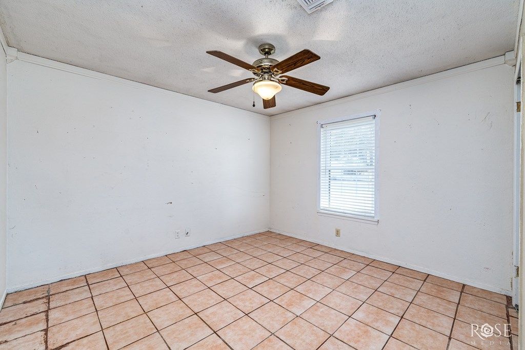 Image 15 of property listing at 510 E Riverside Ave, San Angelo, TX 76905