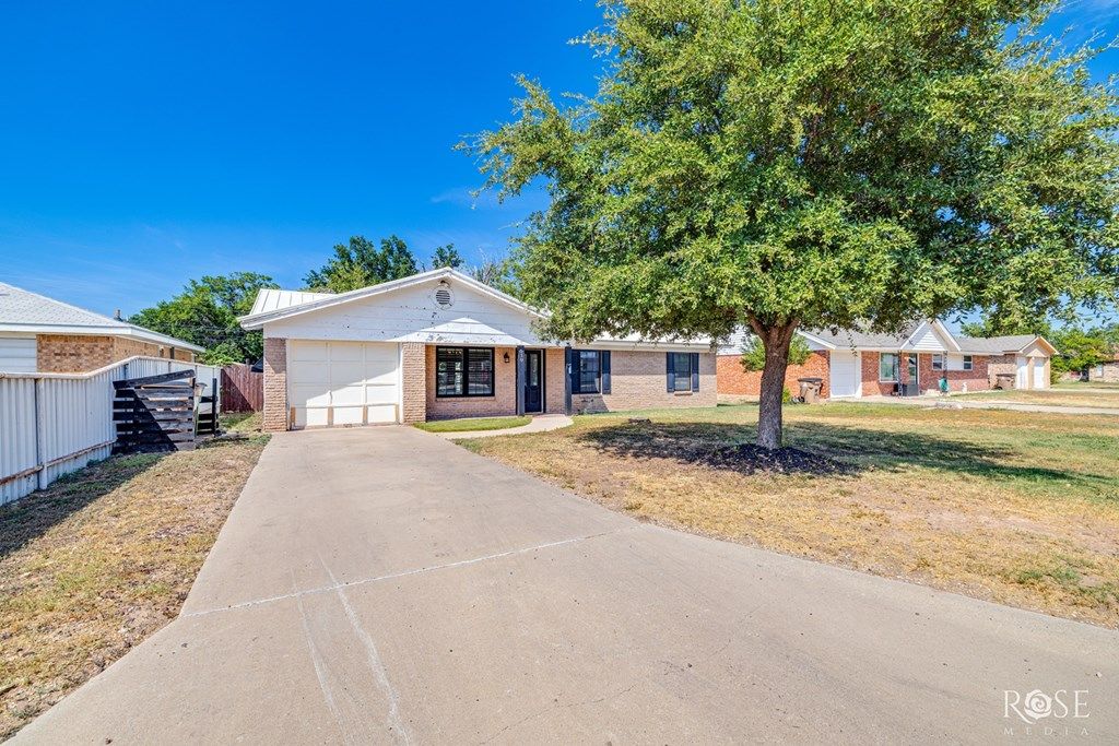Image 2 of property listing at 510 E Riverside Ave, San Angelo, TX 76905