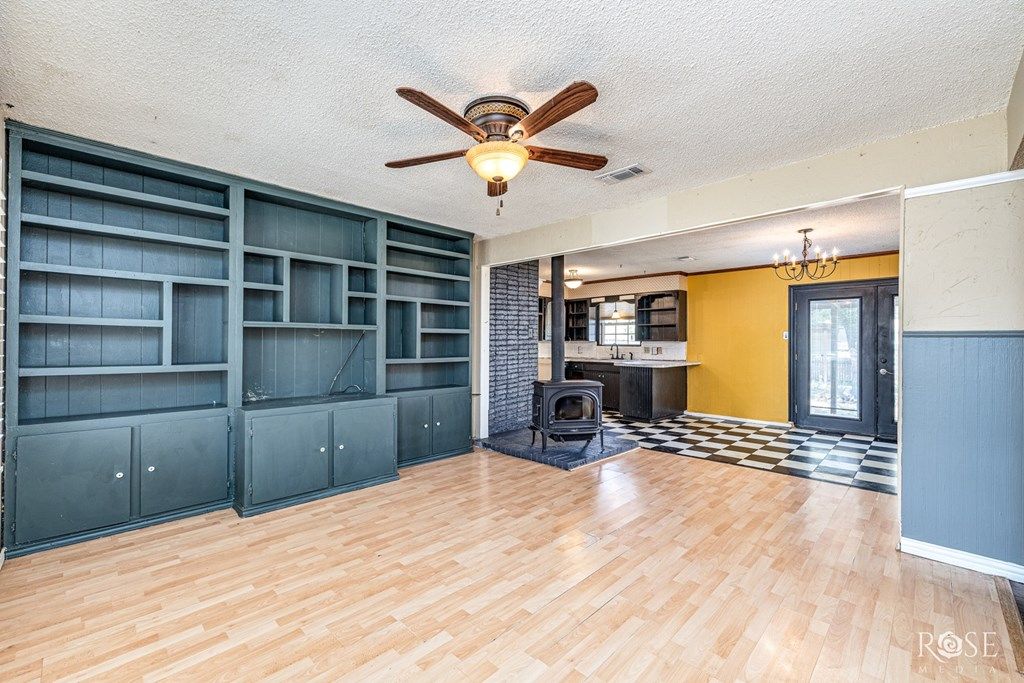 Image 3 of property listing at 510 E Riverside Ave, San Angelo, TX 76905