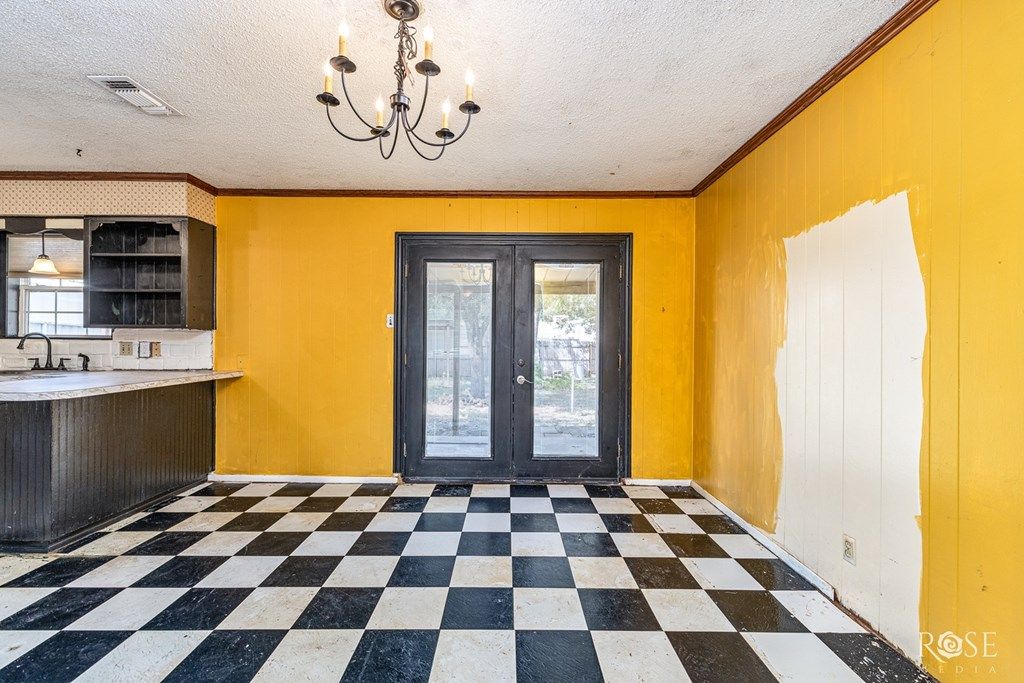 Image 5 of property listing at 510 E Riverside Ave, San Angelo, TX 76905