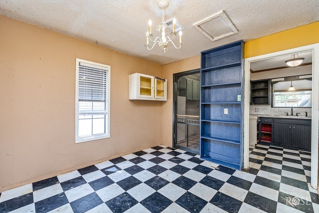 Image 7 of property listing at 510 E Riverside Ave, San Angelo, TX 76905