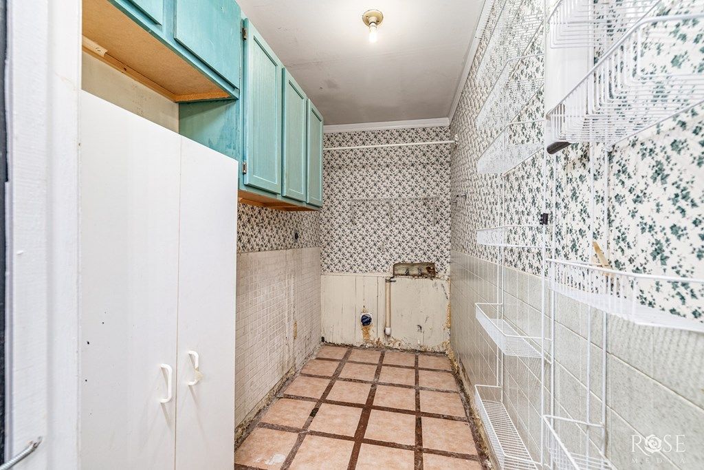 Image 8 of property listing at 510 E Riverside Ave, San Angelo, TX 76905