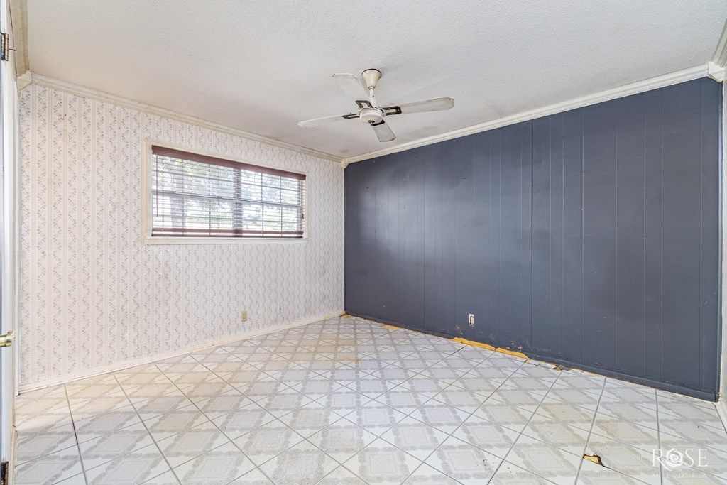 Image 9 of property listing at 510 E Riverside Ave, San Angelo, TX 76905