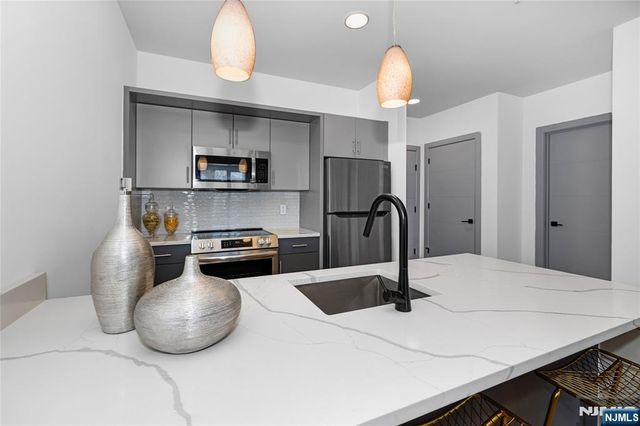 1435 10th Street 208, Fort Lee, NJ 07024