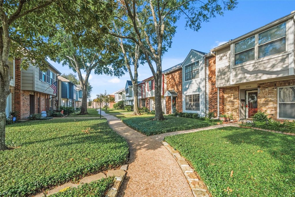 10370 Longmont Drive, Houston, TX 77042