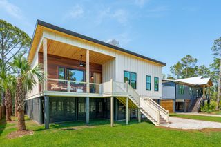 1012 E Erie Avenue, Folly Beach, SC 29439